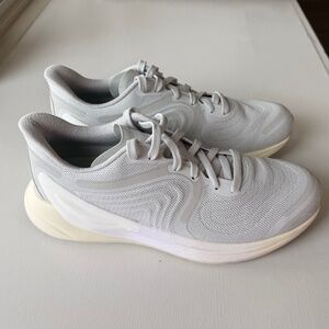 LIKE NEW Lululemon Blissfeel run 2 womens shoes, worn once